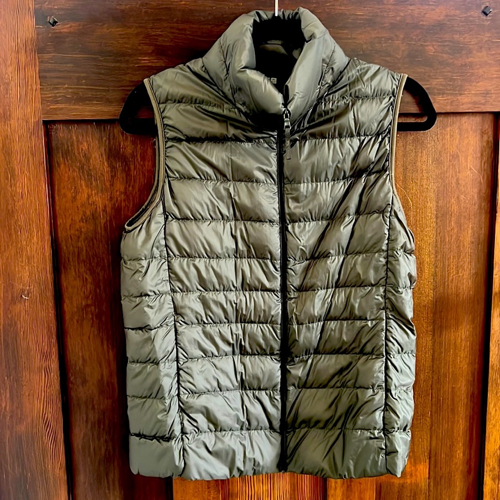 UNIQLO Puffer Vest Large